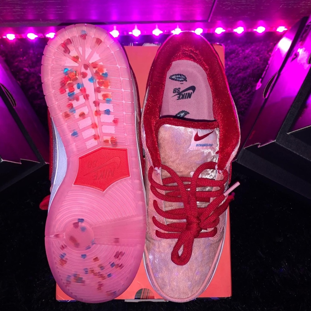 Nike sb dunk low strange love special box